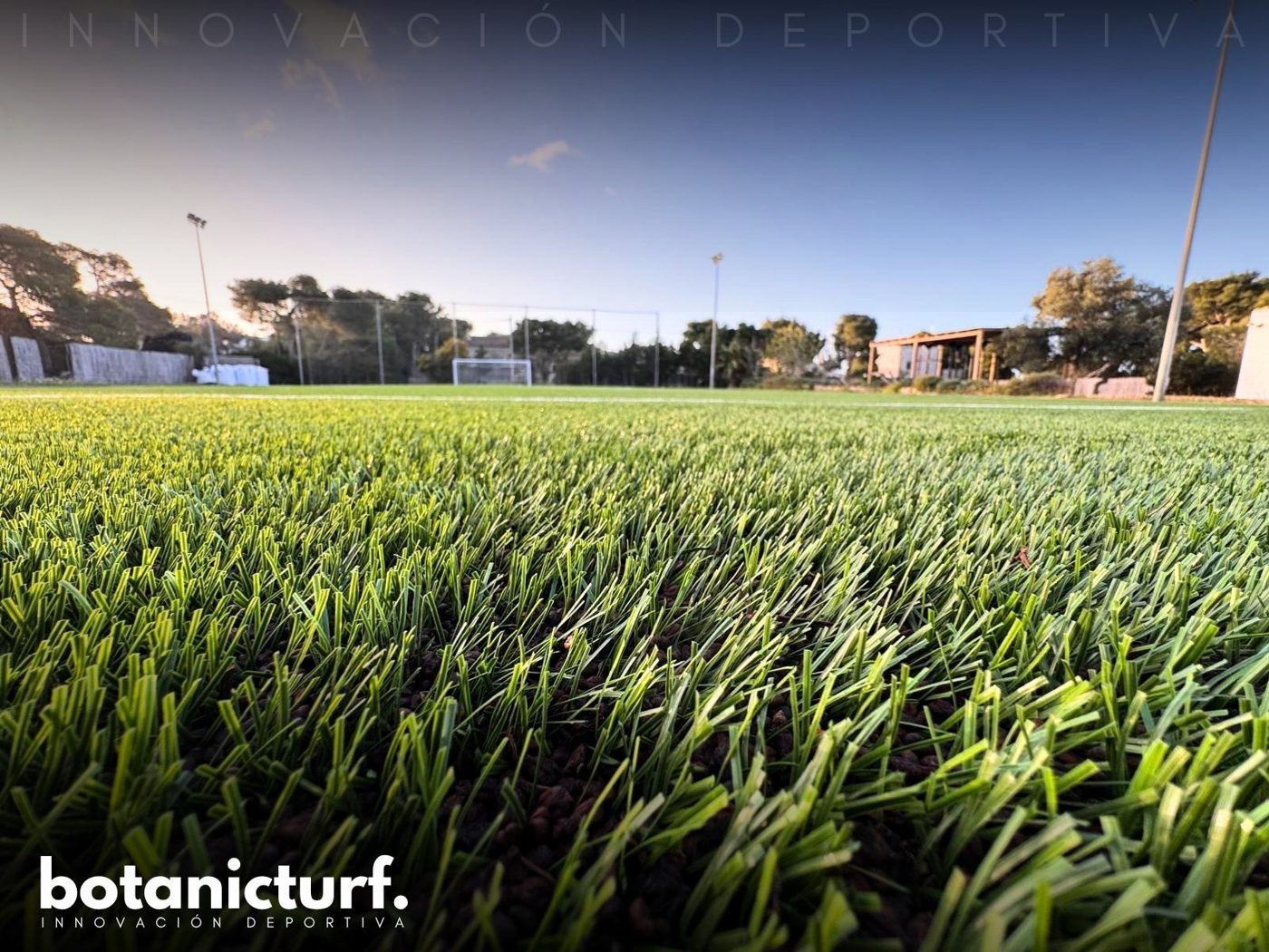 Campo de fútbol con el relleno botanicturf.